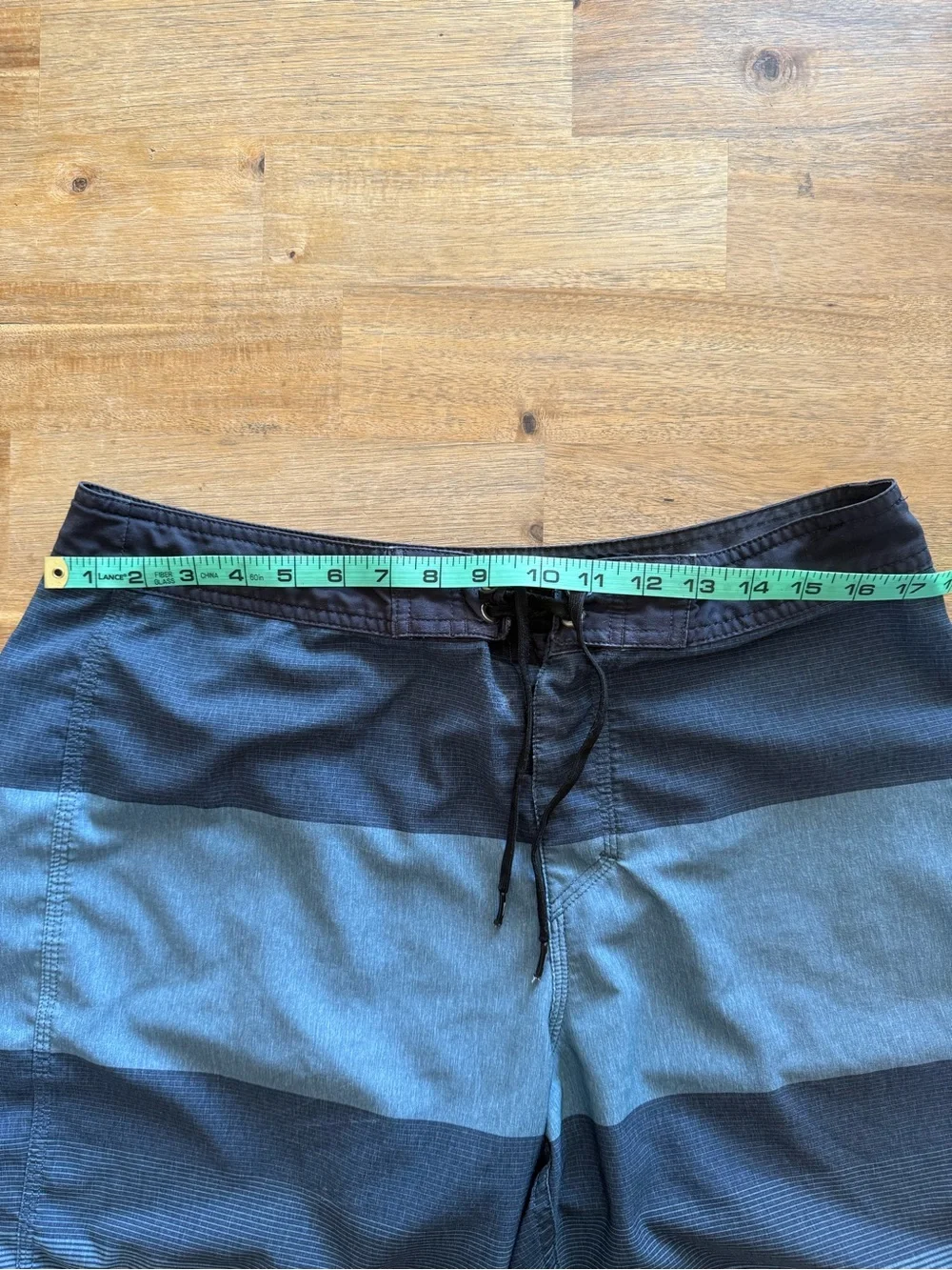 Quiksilver Men’s Dark Blue and Light Blue Striped Board Shorts Size 33
